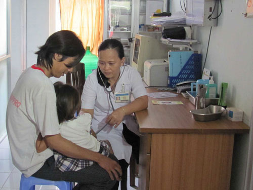 Khám về dinh dưỡng cho trẻ em tại Trạm Y tế xã An Thới Đông, huyện Cần Giờ -TPHCM