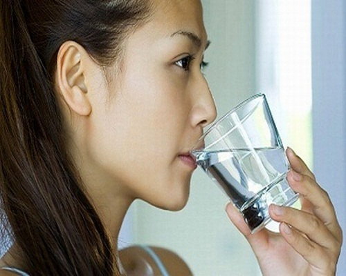 uống đủ nước mỗi ngày